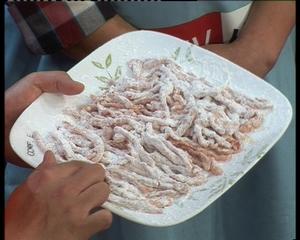 秋蟹焗鸡球和召盐牛肉丝的做法