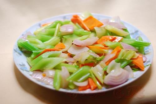 ���۳����ӵ�����