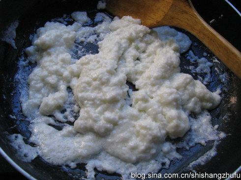 蟹肉牛奶炒蛋白的做法