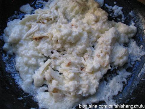 蟹肉牛奶炒蛋白的做法