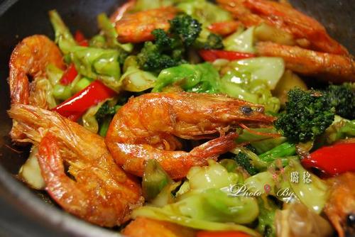 干锅海虾蔬菜煲的做法