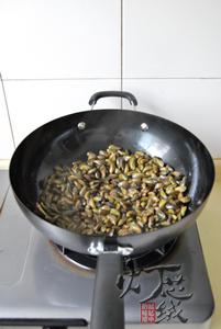 炒薄壳的做法