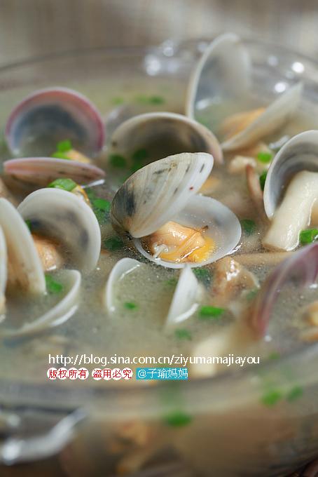 蛤蜊菌菇汤的做法