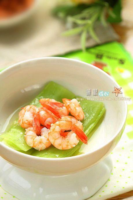 凉拌莴笋虾球的做法