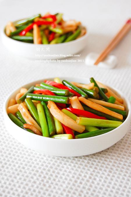 蒜苔炒鱿鱼的做法