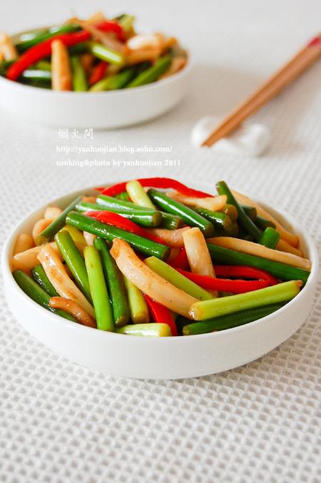 蒜苔炒鱿鱼的做法