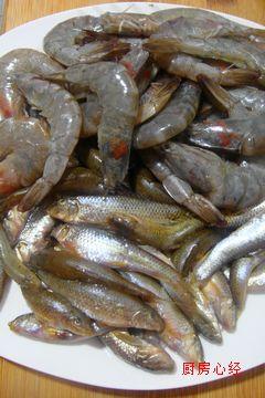 草虾炖小鱼的做法