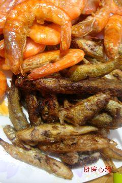 草虾炖小鱼的做法