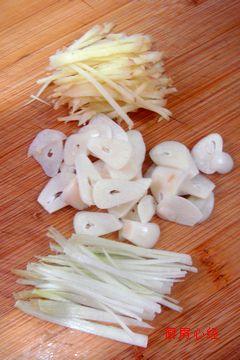 韭菜炒面条鱼的做法