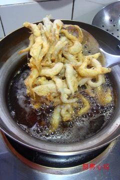 韭菜炒面条鱼的做法