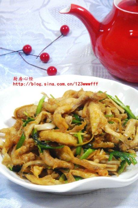 韭菜炒面条鱼的做法