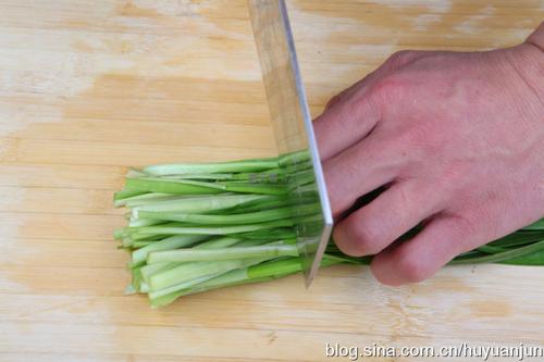 韭菜彩椒炒虾仁的做法