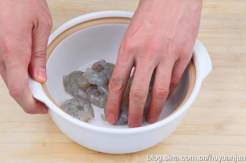 韭菜彩椒炒虾仁的做法