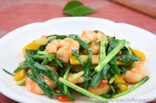 韭菜彩椒炒虾仁的做法