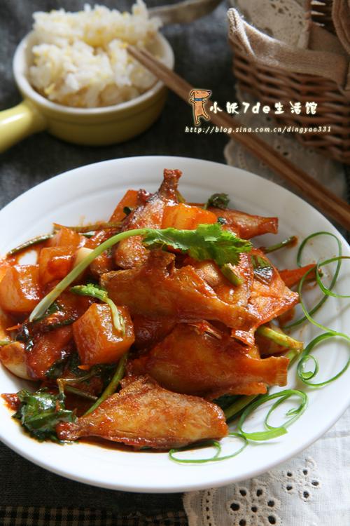 韩酱萝卜扒皮鱼的做法