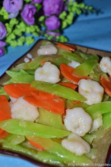 虾仁炒莴苣胡萝卜的做法