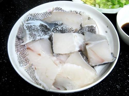 葱烧鳕鱼的做法