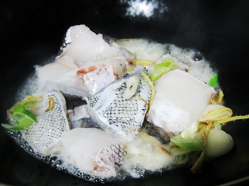 葱烧鳕鱼的做法