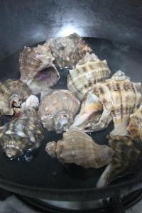 油爆海螺的做法