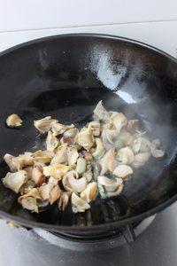 油爆海螺的做法