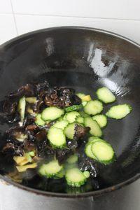 油爆海螺的做法