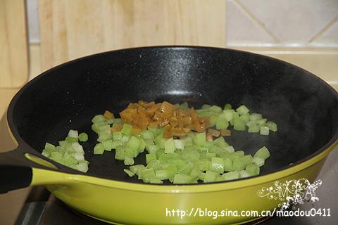 酱瓜虾仁的做法