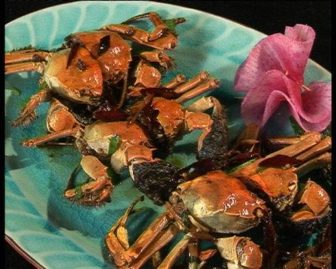 崂蘑炒肉和鲜辣蟹的做法