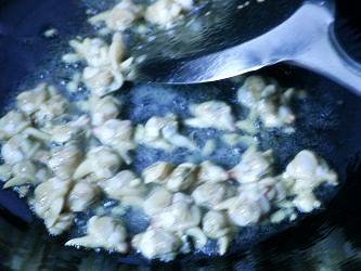 韭黄炒白蛤的做法