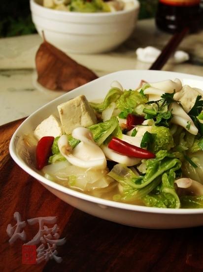 鱿鱼豆腐炖白菜的做法