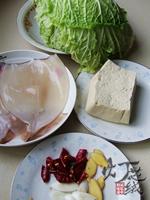鱿鱼豆腐炖白菜的做法