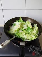 鱿鱼豆腐炖白菜的做法