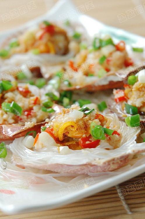 剁椒版蒜茸粉丝蒸扇贝的做法