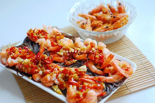 蕨根酸辣虾的做法