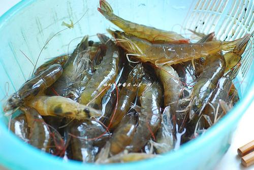 蕨根酸辣虾的做法