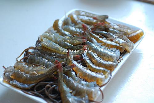 蕨根酸辣虾的做法