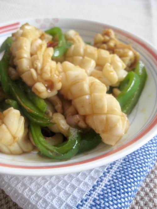 柿子椒爆炒鲜鱿的做法