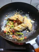 避风塘炒带鱼的做法