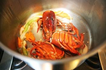 龙虾蟹汤配香酥虾串的做法