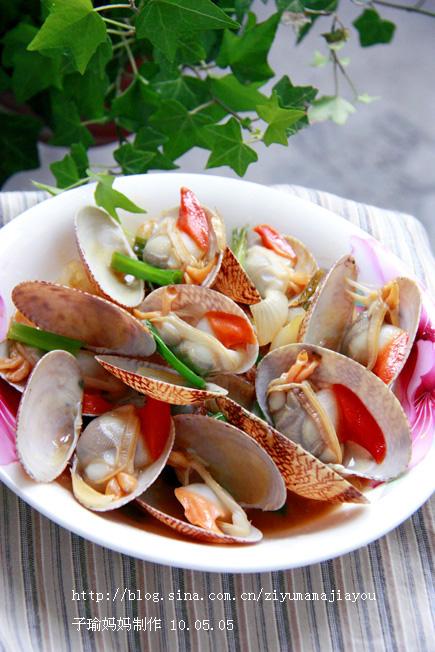 葱爆红油蛤的做法