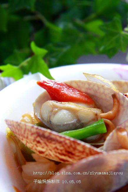 葱爆红油蛤的做法