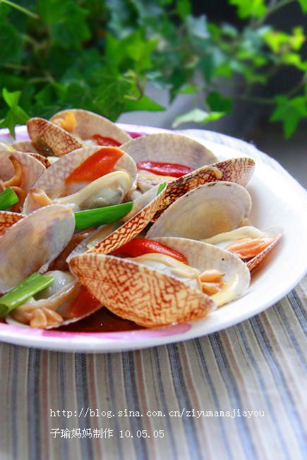 葱爆红油蛤的做法