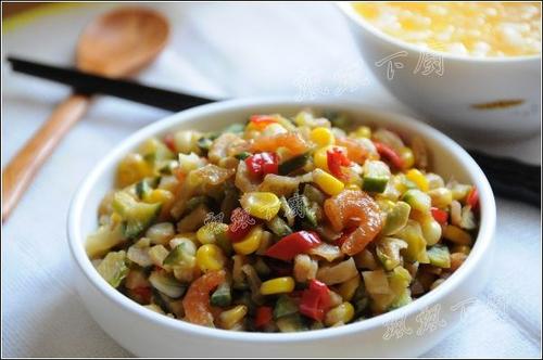 青萝卜干玉米开洋小炒的做法