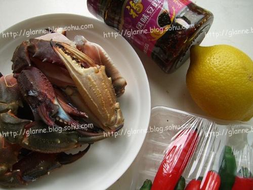 香辣蟹腿配米饭的做法