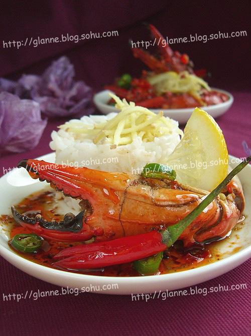 香辣蟹腿配米饭的做法