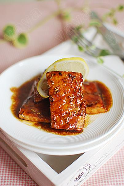 迷迭香酱汁三文鱼的做法