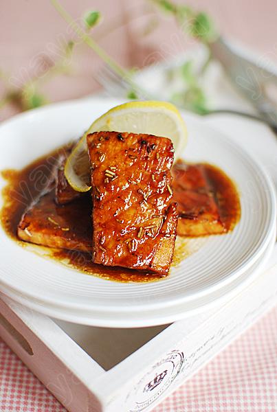 迷迭香酱汁三文鱼的做法