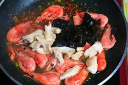 ��ɫ����Ϻ������