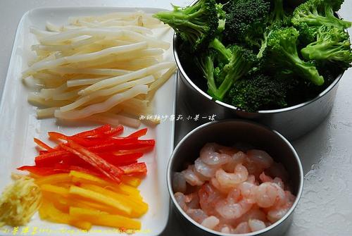 银条炒虾仁的做法