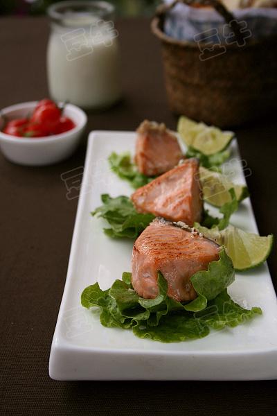 芝麻三文鱼的做法