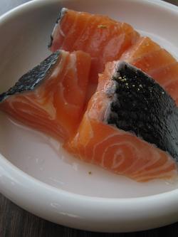 芝麻三文鱼的做法